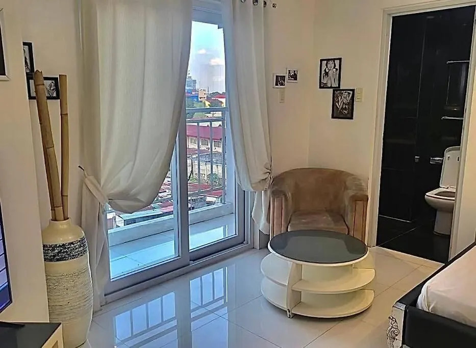 Sheryll Escapes - Kandi Big Studio L Balcony L Housekeeping L Netflix Angeles